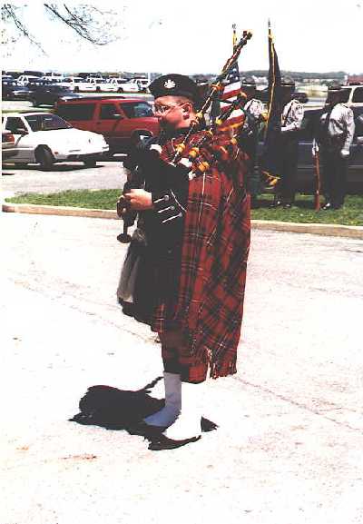 bagpipe.jpg (27216 bytes)